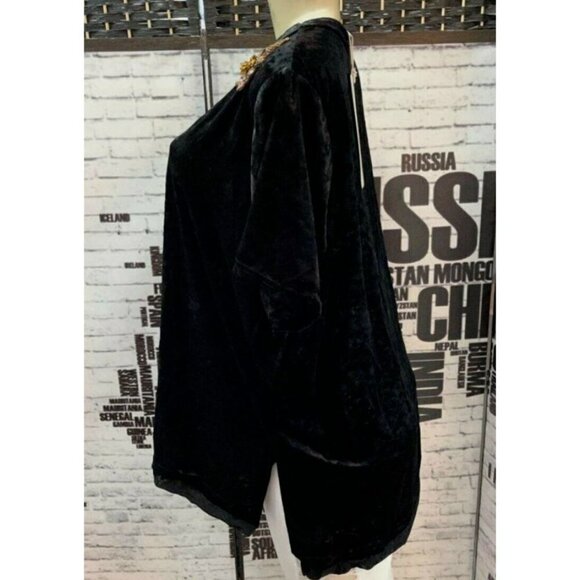 Hillary Scott Plus 3X Black Crushed Velour Embellished Floral Short Sleeve Top - Picture 5 of 6